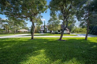 12434 Quercus Ln in Wellington, FL - Foto de edificio - Building Photo