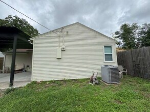 2318 Fenwick Dr in Dallas, TX - Building Photo - Building Photo