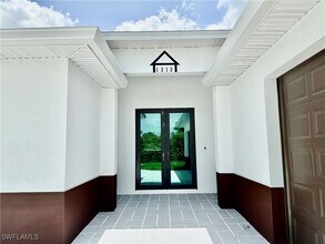 1313 Floyd Ave S in Lehigh Acres, FL - Foto de edificio - Building Photo