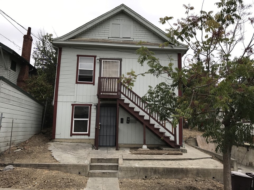 2538 Highland Ave in Oakland, CA - Building Photo