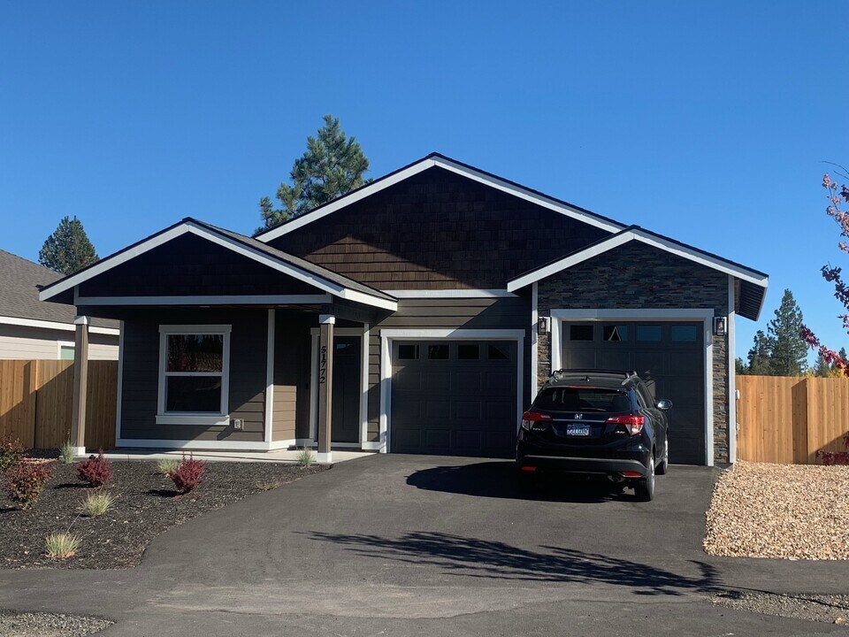 51772 Mountain Pne St in La Pine, OR - Foto de edificio
