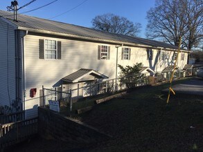 Gateway Apartments II in Dalton, GA - Foto de edificio - Building Photo