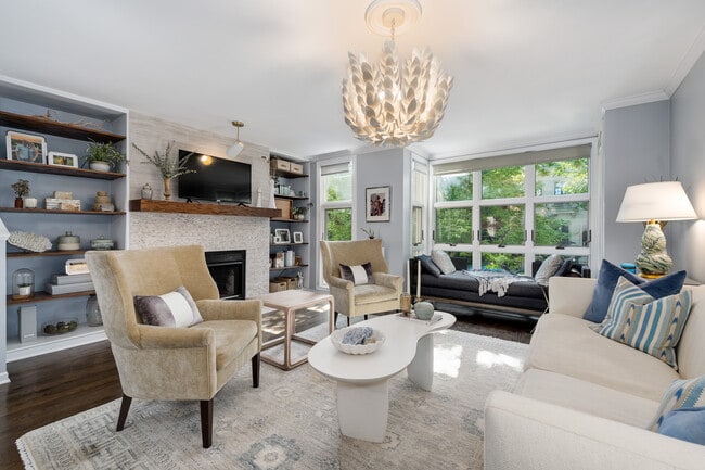 2389 N Wayne Ave in Chicago, IL - Building Photo - Building Photo