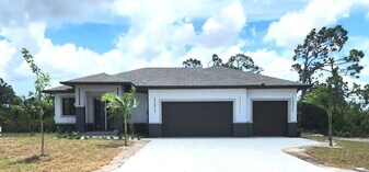 47 Brig Cir E in Placida, FL - Building Photo