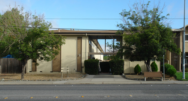 1529 E Calaveras Blvd in Milpitas, CA - Foto de edificio - Building Photo