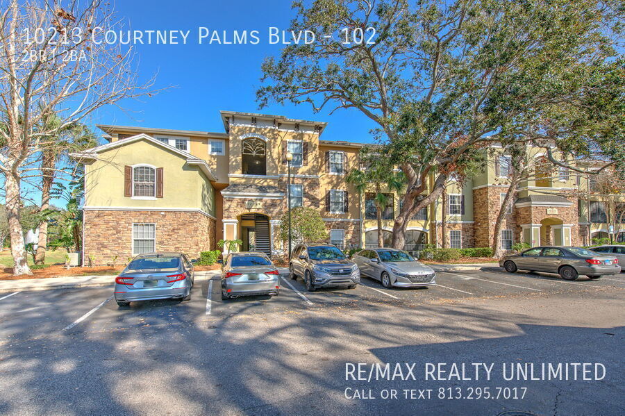 10213 Courtney Palms Blvd in Tampa, FL - Building Photo