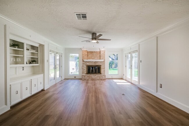 1715 Woodland Park Dr