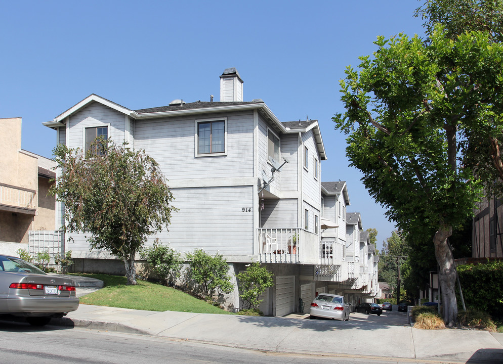 914 N Monterey St in Alhambra, CA - Foto de edificio