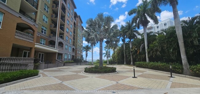 property at 2825 Palm Beach Blvd
