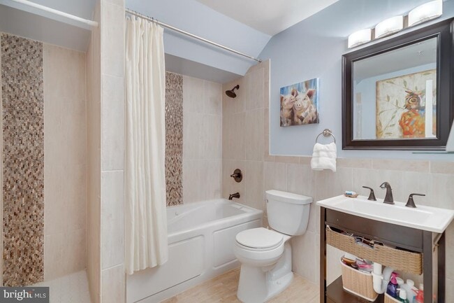 1424 L St SE, Unit 201 in Washington, DC - Building Photo - Building Photo