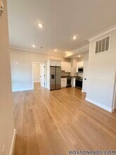 16-18 highgate St., Unit 102 in Boston, MA - Foto de edificio - Building Photo