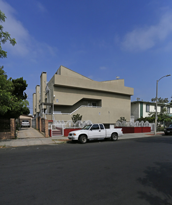 909 S Manhattan Pl in Los Angeles, CA - Building Photo