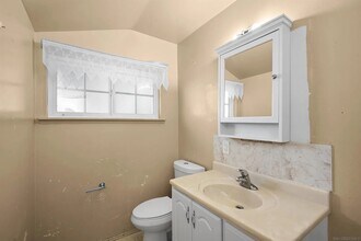 62 E Palomar Dr in Chula Vista, CA - Foto de edificio - Building Photo