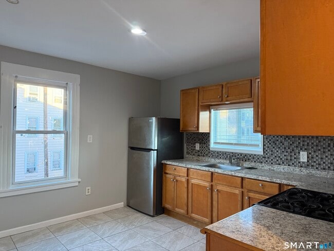 276 Orchard St in Bridgeport, CT - Building Photo - Building Photo