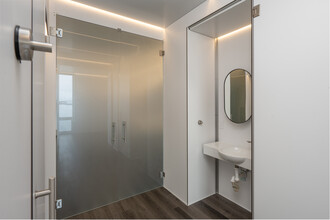 Vessel - Bank Street in New London, CT - Foto de edificio - Interior Photo
