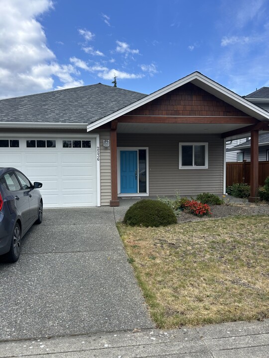 2236 Bourbon Rd in Nanaimo, BC - Building Photo
