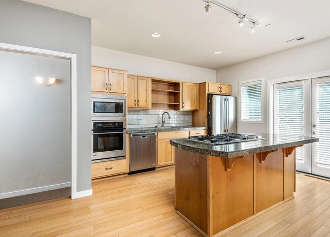 4132 S Corbett Ave in Portland, OR - Building Photo - Building Photo