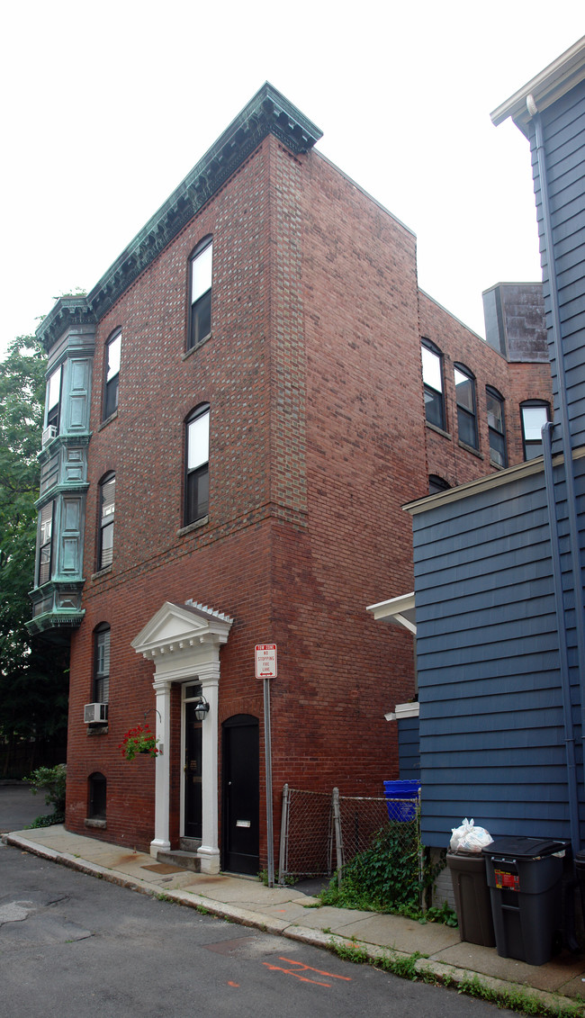 1 Arnold Cir in Cambridge, MA - Building Photo - Building Photo