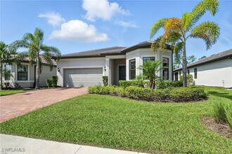 6690 Pennyroyal Dr in Naples, FL - Building Photo - Building Photo