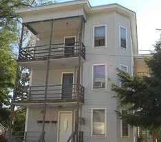 16-18 Manahan St Apartments