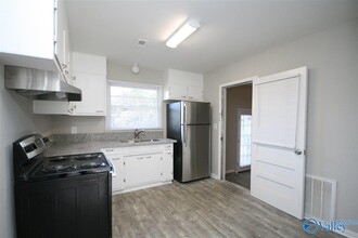 4413 Lakeview Dr NW in Huntsville, AL - Foto de edificio - Building Photo