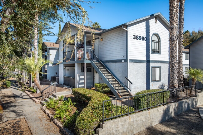 Lakeridge Apartments