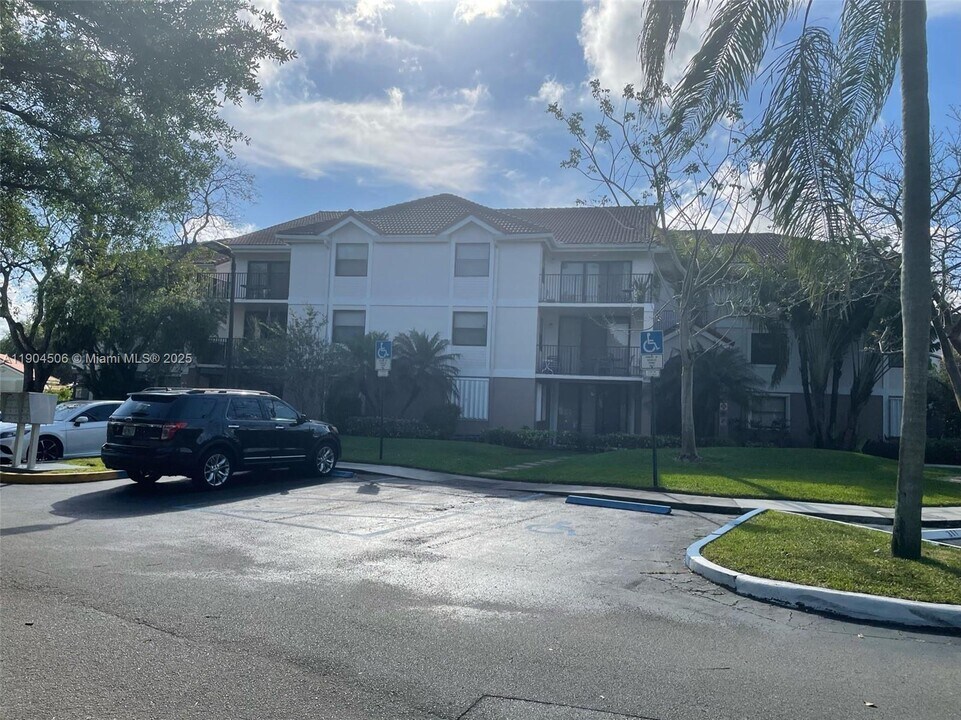 10115 W Sunrise Blvd in Plantation, FL - Building Photo