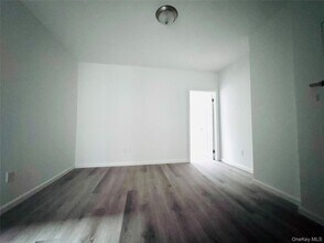 16-88 Gates Ave in Queens, NY - Building Photo - Building Photo