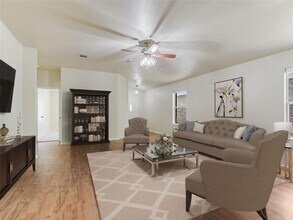 402 Washington Square Dr in Leander, TX - Building Photo - Building Photo