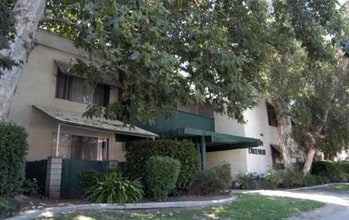 Chasewood Apartments in Panorama City, CA - Foto de edificio - Building Photo