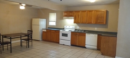 6737 Brothers Ln in San Antonio, TX - Building Photo - Building Photo