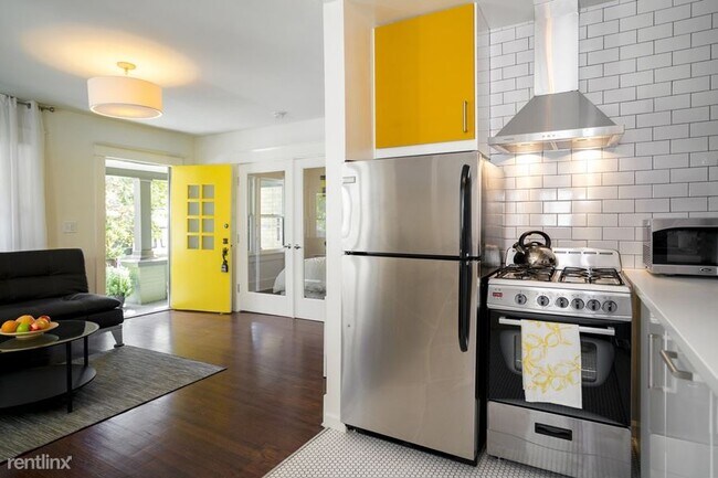 205 Horizon Ave in Los Angeles, CA - Building Photo - Building Photo