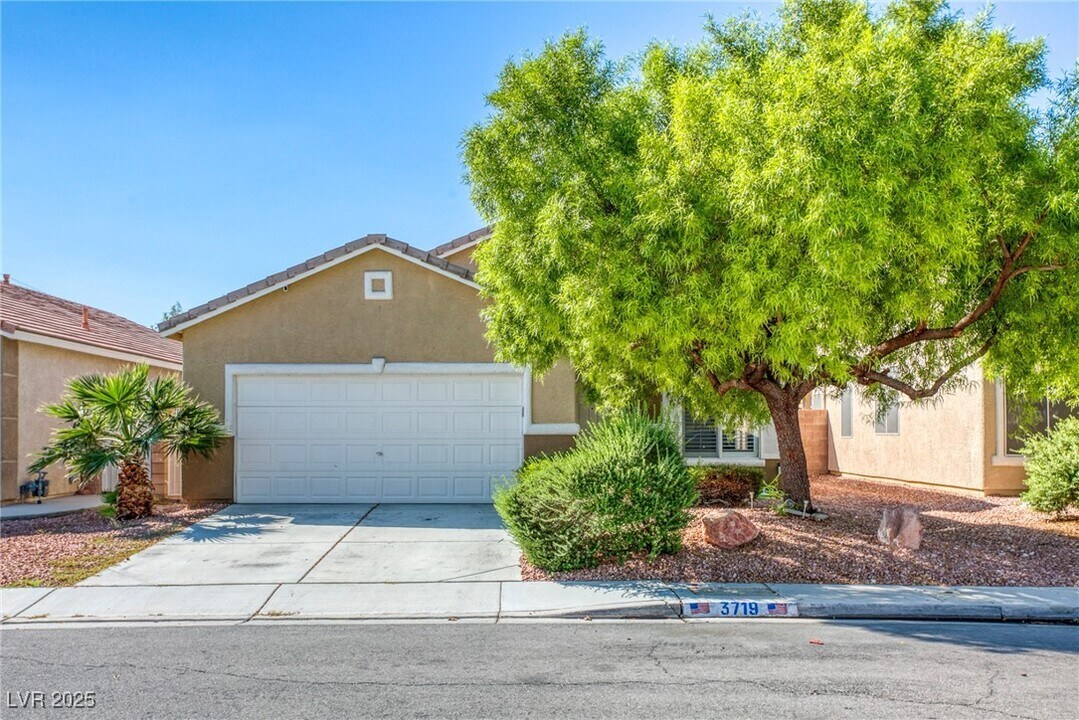 3719 Caribbean Blue Ave in North Las Vegas, NV - Foto de edificio
