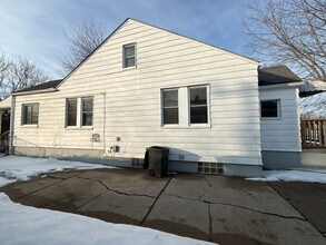 26537 Brettonwoods St in Madison Heights, MI - Building Photo - Building Photo