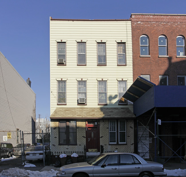 153 Freeman St in Brooklyn, NY - Foto de edificio - Building Photo
