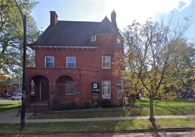 88 W Utica St in Buffalo, NY - Building Photo - Building Photo