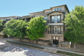 Village East Apartments in Fort Worth, TX - Building Photo - Building Photo
