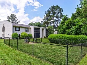 Quail Hollow Apartments in West Columbia, SC - Building Photo - Building Photo