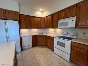 6456 S Rim Cir in Valley City, OH - Building Photo - Building Photo