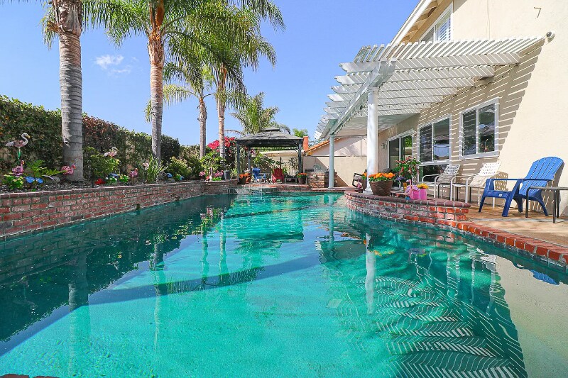 11122 Blue Allium Ave in Fountain Valley, CA - Building Photo