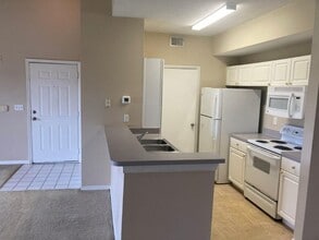 5530 Metrowest Blvd in Orlando, FL - Building Photo - Building Photo