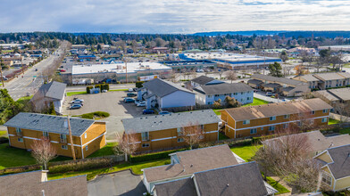 Townview West Apartments in Oak Harbor, WA - Building Photo - Building Photo