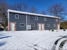 29 Russell Ave in Plainville, CT - Building Photo