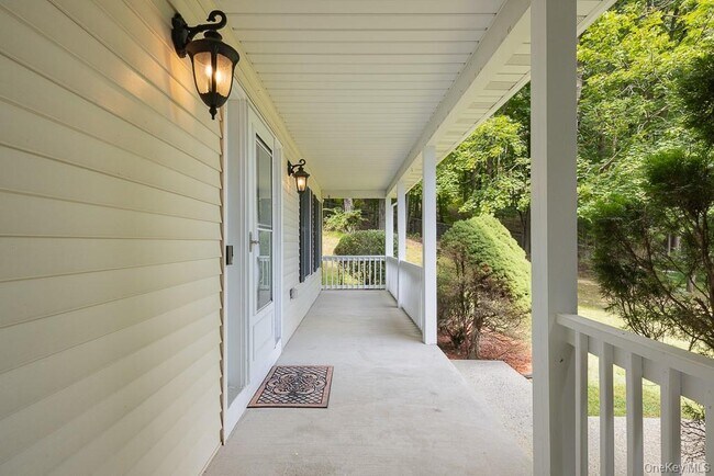 5 Sherwood Farms Ct in Stony Point, NY - Building Photo - Building Photo
