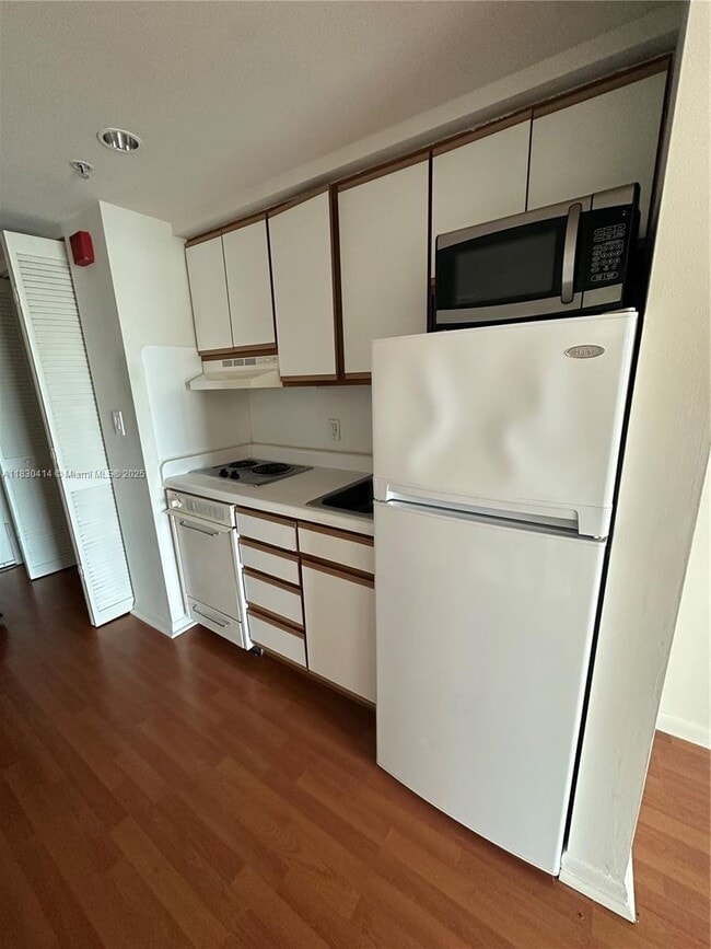 5729 SW 72nd Ave in Miami, FL - Building Photo - Building Photo