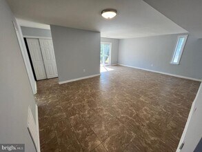 6844 Perry Penney Dr in Annandale, VA - Building Photo - Building Photo