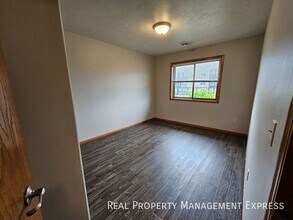 Spacious 3-bedroom, 1-bathroom Townhome Wi in Brandon, SD - Building Photo - Building Photo