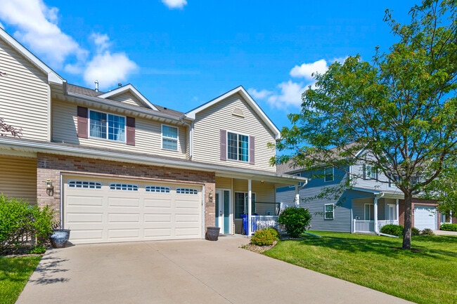 1593 Burr Dr in North Liberty, IA - Building Photo - Building Photo