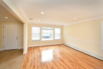 21 Marwood Rd S in Port Washington, NY - Building Photo - Building Photo