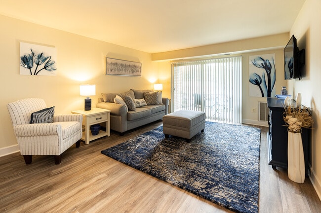 Woodridge Apartments in Randallstown, MD - Foto de edificio - Building Photo